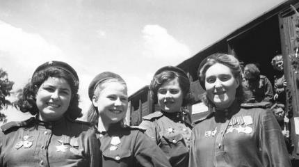 Великую Победу, как любимого ребёнка, вынянчили женщины… Великую Победу, как любимого ребёнка, вынянчили женщины…
