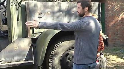 Украинские волонтеры используют бетонные блоки для бронирования автомобилей Украинские волонтеры используют бетонные блоки для бронирования автомобилей