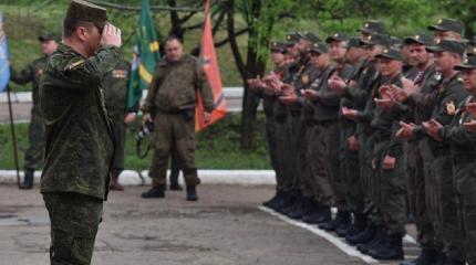 В Донецке наградили отличившихся в борьбе с украинскими войсками