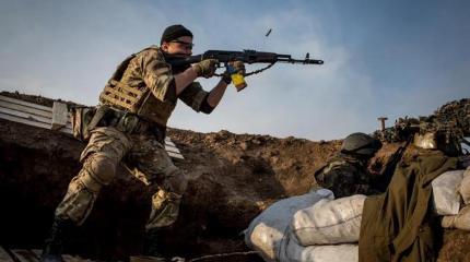 Укрнацбаты воюют между собой за контроль над трассами Луганщины Укрнацбаты воюют между собой за контроль над трассами Луганщины