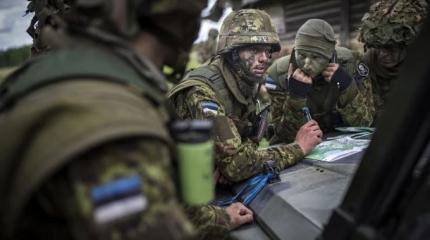 Военные Эстонии «наступили на литовский стакан» Военные Эстонии «наступили на литовский стакан»
