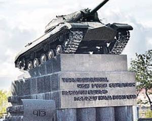 По главной улице Танкограда По главной улице Танкограда