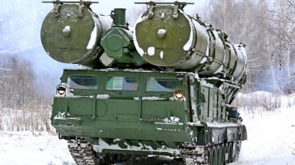 Комплексы С-300В4 выдвинулись на позиции в Подмосковье