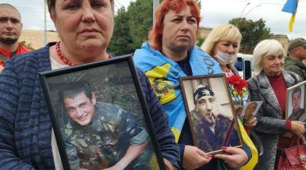 Родственники погибших украинских солдат осадили офис Зеленского