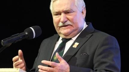 Лех Валенса дал совет США сбить российский самолет Лех Валенса дал совет США сбить российский самолет
