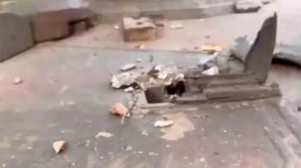 Боевики ВСУ показали пробоину в крыше танка Leopard 2A4 после удара дрона Боевики ВСУ показали пробоину в крыше танка Leopard 2A4 после удара дрона