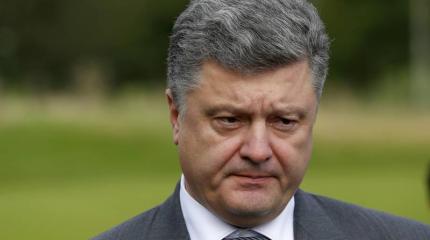 Порошенко посмертно удостоил наград 220 воевавших украинцев Порошенко посмертно удостоил наград 220 воевавших украинцев