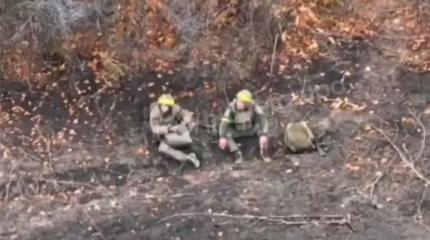 Появилось видео прилета дрона КВН в двух расслабившихся боевиков ВСУ Появилось видео прилета дрона КВН в двух расслабившихся боевиков ВСУ