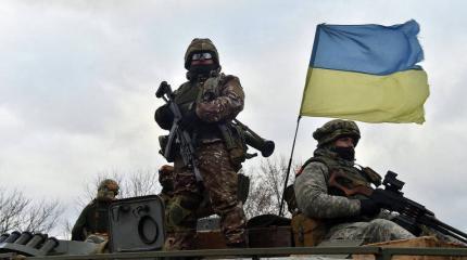 Украинские военные насильственно выселяют мирных граждан и занимают их дома Украинские военные насильственно выселяют мирных граждан и занимают их дома