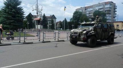 В направлении Мукачево проехала огромная колонна украиснкой военной техники