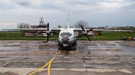 Военно-транспортный самолет Ан-8 Военно-транспортный самолет Ан-8