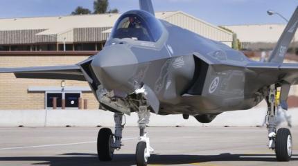 США снова пугают Россию: истребители F-35 оснастят новейшими ракетами