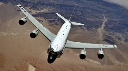Су-27 напугал американского шпиона струёй Су-27 напугал американского шпиона струёй