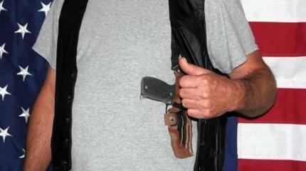 Футболки с реалистичными принтами оружия от компании Open Carry T-shirts Футболки с реалистичными принтами оружия от компании Open Carry T-shirts