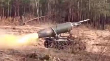 На Украине небольшой сухопутный дрон вооружили реактивными снарядами На Украине небольшой сухопутный дрон вооружили реактивными снарядами