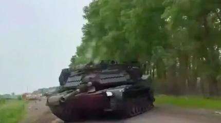 Нашими трофеями стали два "Абрамса" и редкий тягач на базе "Челенджера 1" Нашими трофеями стали два "Абрамса" и редкий тягач на базе "Челенджера 1"
