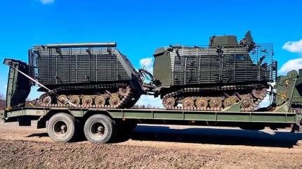 Сингапурские двухзвенные бронемашины Warthog замечены в составе ВСУ