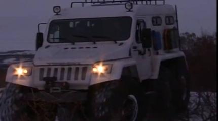 В Заполярье испытали новый военный внедорожник В Заполярье испытали новый военный внедорожник