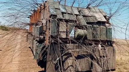 Еще один максимально защищенный "танк-дикобраз" замечен в зоне СВО Еще один максимально защищенный "танк-дикобраз" замечен в зоне СВО