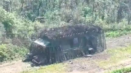 Российские бойцы создали защищенный БТР на базе танка