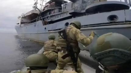 Враг не пройдёт: Северный флот открыл огонь по «нарушителю» в Арктике Враг не пройдёт: Северный флот открыл огонь по «нарушителю» в Арктике