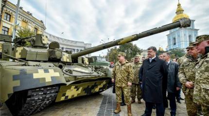 Демонстрация военной техники ВСУ на Михайловской площади Киева
