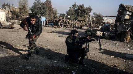 Курды заняли хлопкопрядильную фабрику близ форпоста ИГ в сирийской Ракке Курды заняли хлопкопрядильную фабрику близ форпоста ИГ в сирийской Ракке