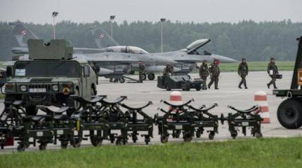 Польские летчики учатся отражать возможное нападение со стороны России Польские летчики учатся отражать возможное нападение со стороны России
