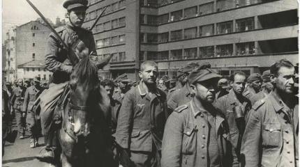 «Пленных гонят – чего ж мы дрожим?!»