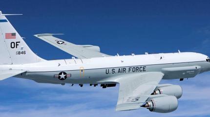 Военный самолет США RC-135V Rivet Joint  провел разведку у запада России