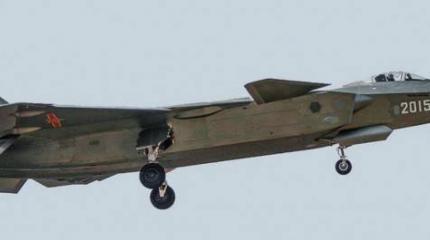 Китай испытал серийную версию истребителя J-20 Китай испытал серийную версию истребителя J-20
