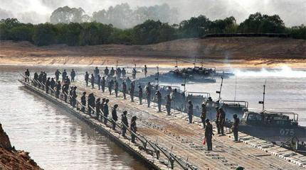 «Ярс» на плаву: боевую технику перебросили через водную преграду. Фоторепортаж «Ярс» на плаву: боевую технику перебросили через водную преграду. Фоторепортаж