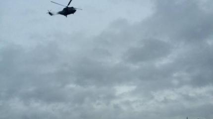 В небе над Парижем появились военные вертолеты В небе над Парижем появились военные вертолеты