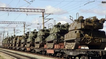 Вторжение в Крым: Украина подтянула к границе 10 эшелонов военной техники Вторжение в Крым: Украина подтянула к границе 10 эшелонов военной техники