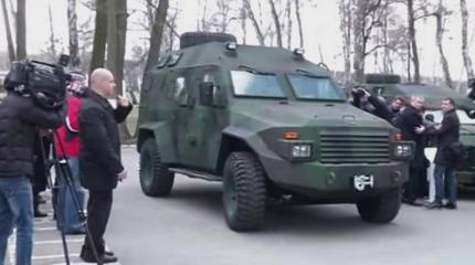 На Украине показали модернизированный бронеавтомобиль «Барс-8» На Украине показали модернизированный бронеавтомобиль «Барс-8»