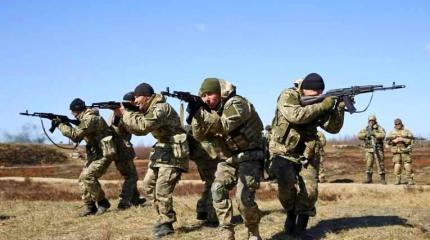 К новым боям готовятся и Украина, и Новороссия К новым боям готовятся и Украина, и Новороссия
