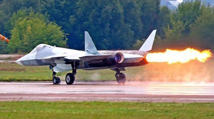 Первый серийный истребитель Су-57 аварийно сел в Жуковском