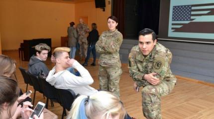 Прибалтика под мощным натиском военных США: в школах Латвии учат русофобии Прибалтика под мощным натиском военных США: в школах Латвии учат русофобии