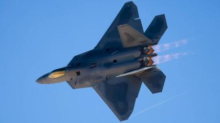 Несовершенство F-22 в бою: летчики США увидят подлетающую ракету Су-57