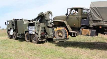 На полигоне Прудбой впервые показали новейший военный тягач КЭТ-Л1