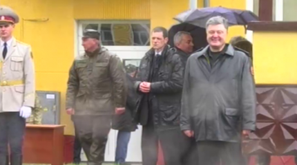 Порошенко: “Служить бы рад, прислуживаться — тоже” Порошенко: “Служить бы рад, прислуживаться — тоже”