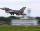 F-16 ВВС США бомбят цели у российской границы F-16 ВВС США бомбят цели у российской границы