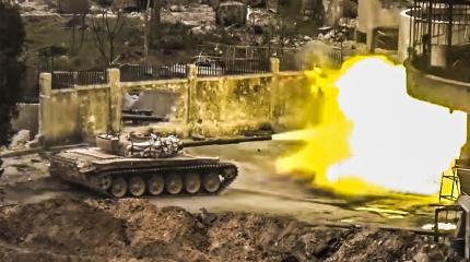 Битва за Дамаск: сирийцы засняли городской бой Т-72 в Джобаре Битва за Дамаск: сирийцы засняли городской бой Т-72 в Джобаре