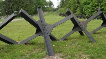 Противотанковые ежи: милитаристский психоз Украины принимает тяжелые формы Противотанковые ежи: милитаристский психоз Украины принимает тяжелые формы