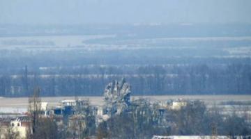 Перемирие в Донбассе: Аэропорт под обстрелом, Крымское готовится к войне