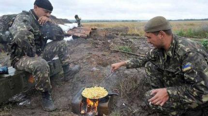 Будни ВСУ: солдаты мерзнут в окопах и топят «буржуйки» своими валенками