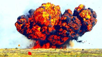 Сирийцы засняли, как их «умная» бомба эпично разнесла целый отряд боевиков Сирийцы засняли, как их «умная» бомба эпично разнесла целый отряд боевиков