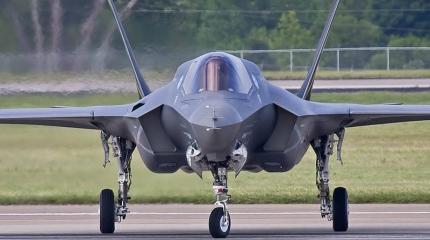 За пределами США выпущен первый истребитель F-35 За пределами США выпущен первый истребитель F-35