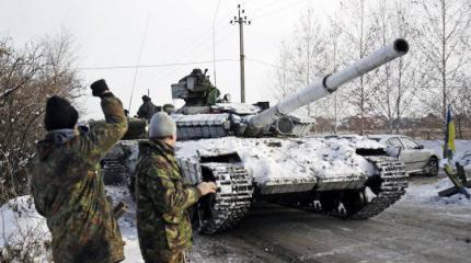 Украинские силовики ведут обстрел на севере Донецка, горят два жилых дома Украинские силовики ведут обстрел на севере Донецка, горят два жилых дома