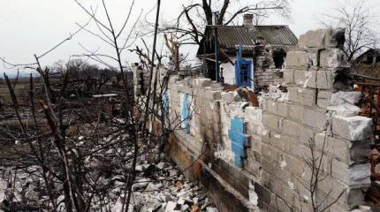 Украинские силовики обстреливают донецкий поселок Октябрьский Украинские силовики обстреливают донецкий поселок Октябрьский